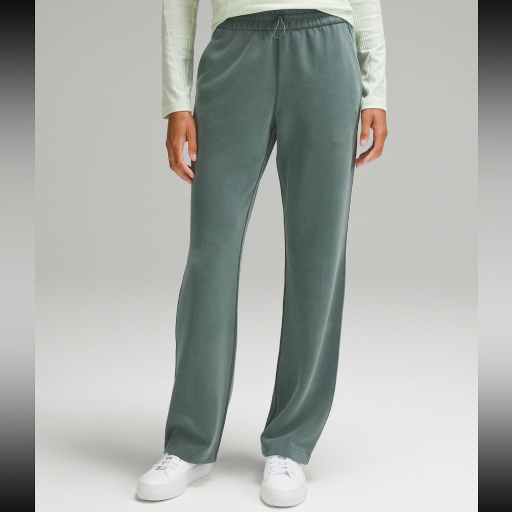 Lululemon softstream high rise pant in dark forest, size 14